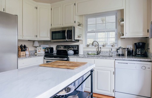 Gordonsville Cottage | Charming 3-bedroom Farm Cottage: Relax, Unwind, and Explore Gordonsville, VA