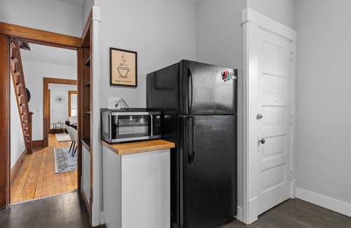 Creston Heights House | Charming 3-bedroom house in Grand Rapids with WiFi