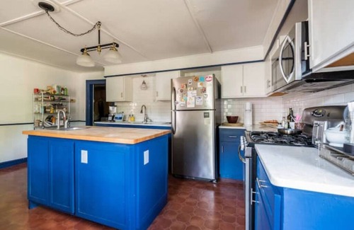 Hollowville Other | Charming 3-bedroom farmhouse in Hollowville with hot tub