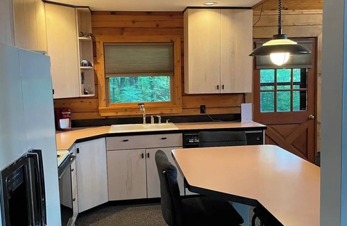 Indian Lake Cabin | Charming 3-bedroom cabin with AC and WiFi in serene Indian Lake