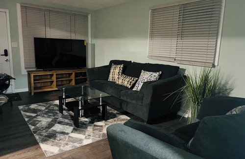 Indianapolis House | Charming 3-bedroom house with WiFi, AC in brilliant indianapolis Speedway.