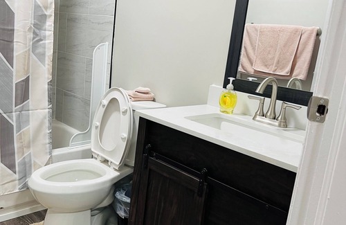 Indianapolis House | Charming 3-bedroom house with WiFi, AC in brilliant indianapolis Speedway.