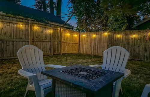 East Irondequoit House | Charming 3-bedroom house, game room, AC, Sea-Breeze, Lake Ontario, Rochester