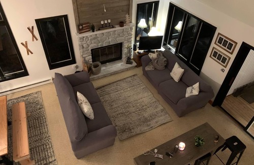 White Haven Ski Chalet | Charming 3-bedroom chalet with Loft. Classic skin-in/out, Jack Frost Golf Resort