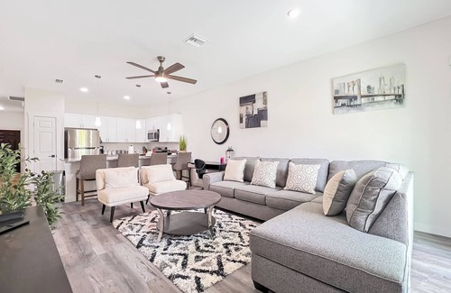 Westminster House | Charming 3-bedroom house in delightful Lehigh Acres with WiFi, AC