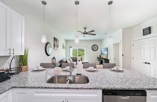 Westminster House | Charming 3-bedroom house in delightful Lehigh Acres with WiFi, AC