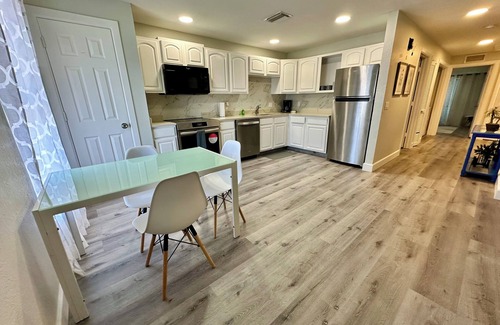 Westminister House | Charming 3-bedroom- 2 bathroom house, by JetBlue Park.