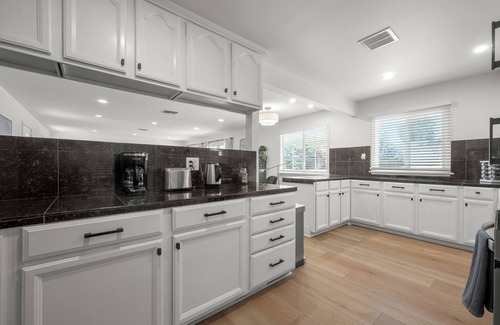 Canoga Park House | Charming 3-bedroom house in marvelous Los Angeles with AC