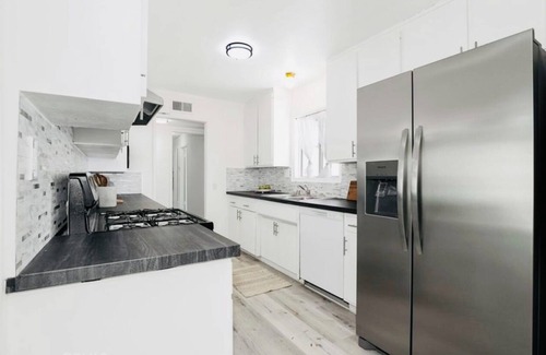 Canoga Park House | Charming 3-bedroom house in Peaceful West Hills, Los Angeles