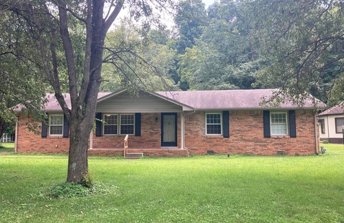 Madisonville House | Charming 3-bedroom house with AC and WiFi in Madisonville