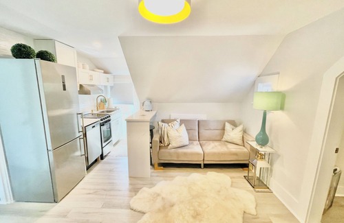 Marlborough House | Charming 3-bedroom house in Marlborough with AC, WiFi. Enjoy your stay