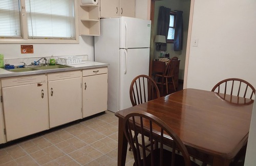 Martinsville House | Charming 3-bedroom house in welcoming Martinsville with AC