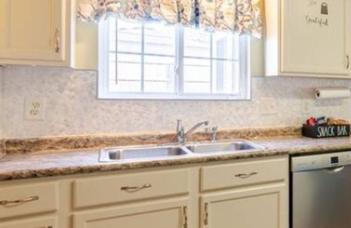 McLeansville House | Charming 3-bedroom house in delightful McLeansville with AC, WiFi