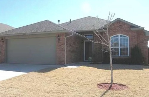 Midwest City House | Charming 3-bedroom house with AC, WiFi in delightful Midwest City