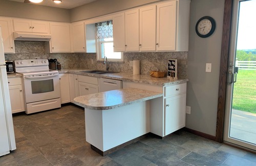 Millersburg House | Charming 3-bedroom house with WiFi and AC in the heart of Walnut Creek.