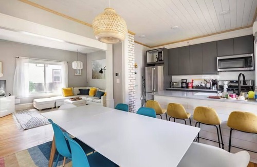 Corcoran House | Charming 3-bedroom house with AC, Sauna, and WiFi in Minneapolis