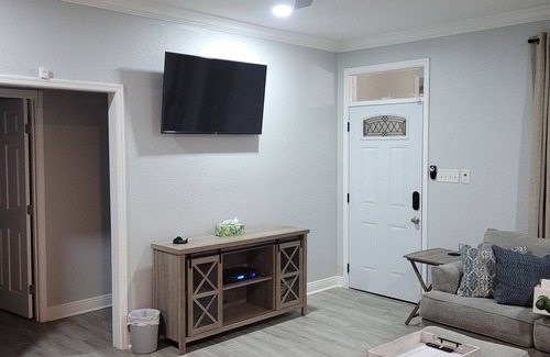 Milan House | Charming 3-bedroom private oasis 3 blocks from the main parade route