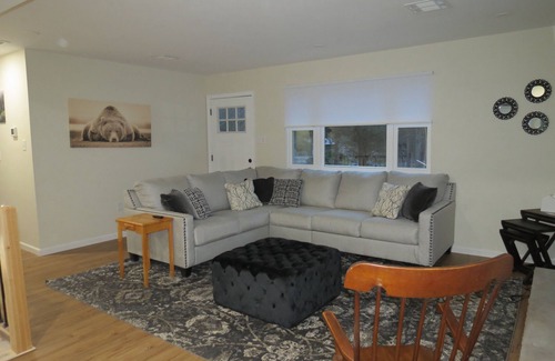 Tunkhannock Township House | Charming 3-bedroom house with AC, WiFi in serene Pocono Lake