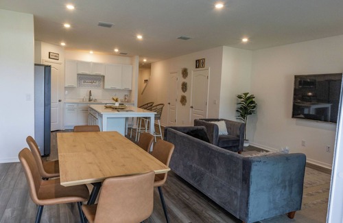 Bearss Plaza House | Charming 3-bedroom townhome with AC and WiFi in San Antonio