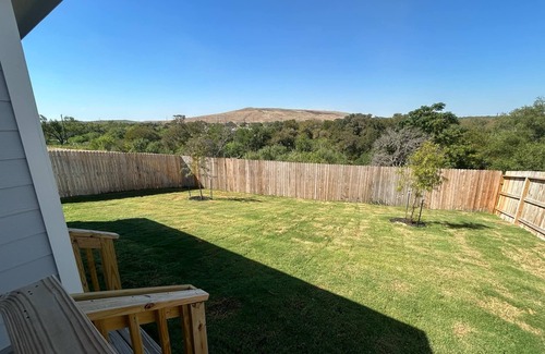 Southside House | Charming 3-bedroom house with AC and WiFi in lovely San Antonio, 10 minutes lafb