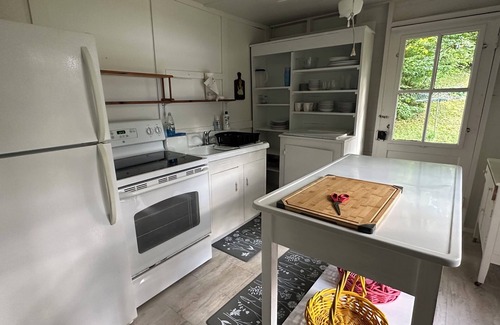 Schroon Lake Cottage | Charming 3-bedroom cottage with AC and WiFi in Schroon Lake. Dog friendly.