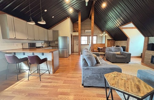 Shelbyville Condo | Charming 3-bedroom Loft on the Bourbon Trail.