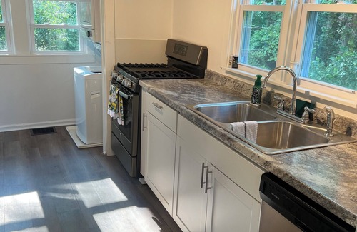 Skaneateles House | Charming 3-Bedroom Farmhouse Getaway: Cozy Comfort in Skaneateles