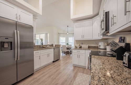 Spring Hill House | Charming 3-bedroom house in beautiful Spring Hill with WiFi, AC