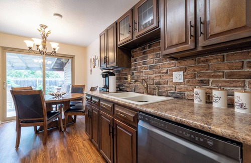 Westcliff and Cambridge House | Charming 3-bedroom duplex in the heart of Westminster with private patio
