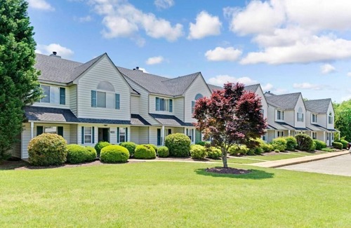 Berkeley House | Charming 3-bedroom, 2 bath townhome for 8 guests, at Historic Powhatan Resort