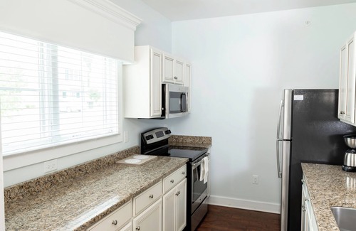 Lackey Resort | Charming 3-bedroom resort with AC, fitness room in Williamsburg, and 3 pools.