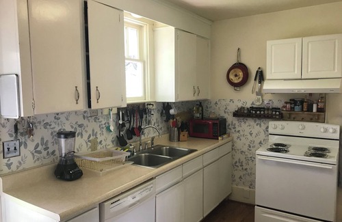 Vermillion House | Charming 3-bedroom Victorian house with AC and WiFi in Vermillion