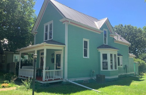 Vermillion House | Charming 3-bedroom Victorian house with AC and WiFi in Vermillion