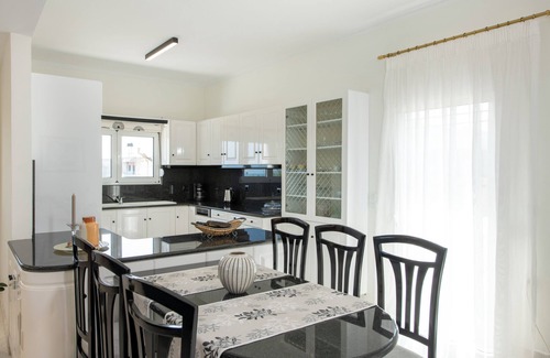 Rapaniana Villa | Charming 3-bedroom villa in wonderful Kamisiana with AC, WiFi