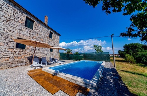 Podgorica House | Charming 3-bedroom villa with AC and WiFi in lovely Podgorica