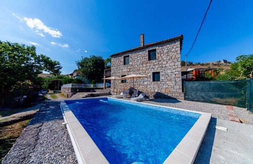Podgorica House | Charming 3-bedroom villa with AC and WiFi in lovely Podgorica