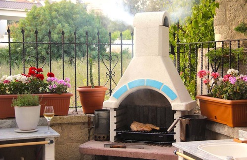 Cesme Villa | Charming 3-bedroom Villa & Private Pool in Tranquil Olive Tree Garden