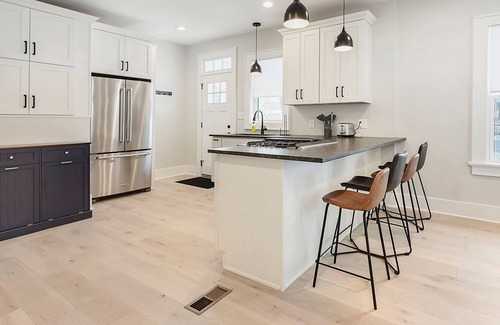Zelienople House | Charming 3 Bedroom w/ Primary Suite