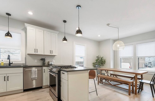 Zelienople House | Charming 3 Bedroom w/ Primary Suite