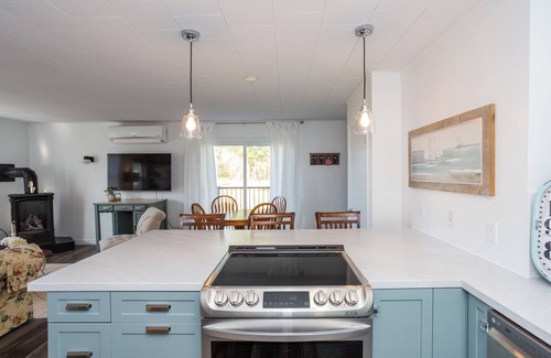 Anne's Land Cottage | Charming 3-bedroom, water view cottage, with AC, WiFi & outdoor shower