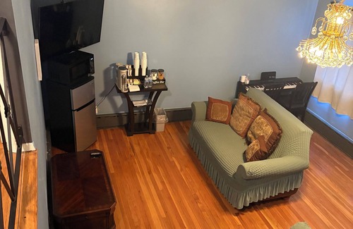 Northwest Yonkers House | Charming 3-bedrooms in a private house w/AC and WiFi 30min drive to Midtown NYC