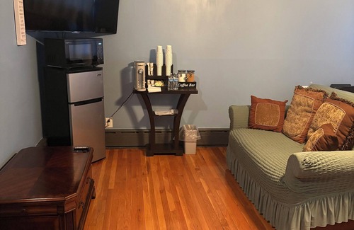 Northwest Yonkers House | Charming 3-bedrooms in a private house w/AC and WiFi 30min drive to Midtown NYC