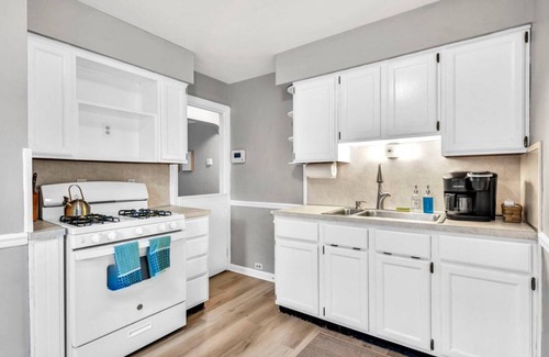 Cleveland House | Charming 3 BR Brick Lodge in Cleveland