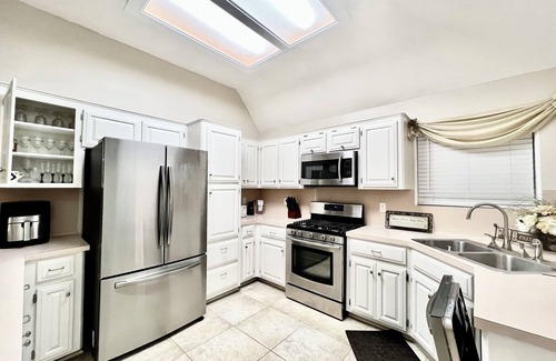 Pasadena House | Charming 3-BR Home in Pasadena near highways, industry, shopping