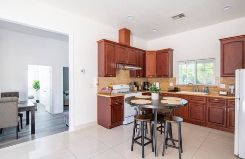 South San Gabriel House | Charming 3-BR Home with Backyard Paradise: BBQ, High-Speed Internet, and Parking Included