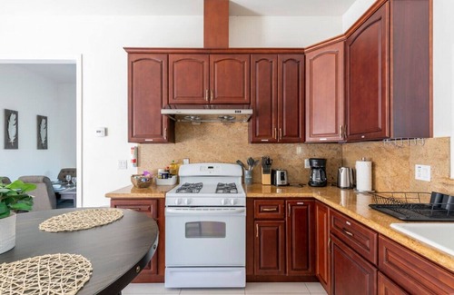 South San Gabriel House | Charming 3-BR Home with Backyard Paradise: BBQ, High-Speed Internet, and Parking Included