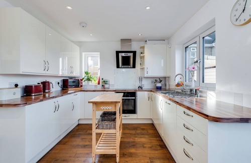 Oxford House | Charming 3 BR House - garden & parking Near CS Lewis park