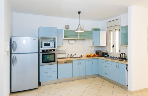 Jerusalem Apartment | Charming 3 BR in Baka w/garden