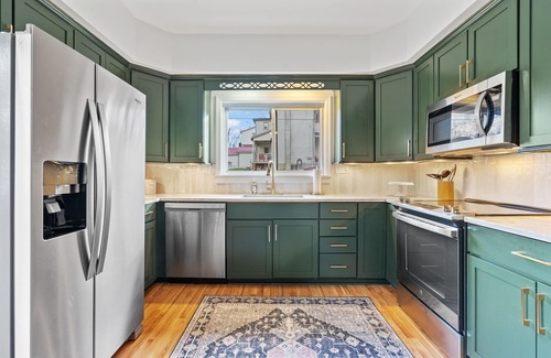 Zelienople House | Charming 3 BR in Small Town Zelienople w/Hot Tub