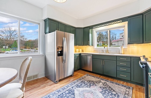 Zelienople House | Charming 3 BR in Small Town Zelienople w/Hot Tub